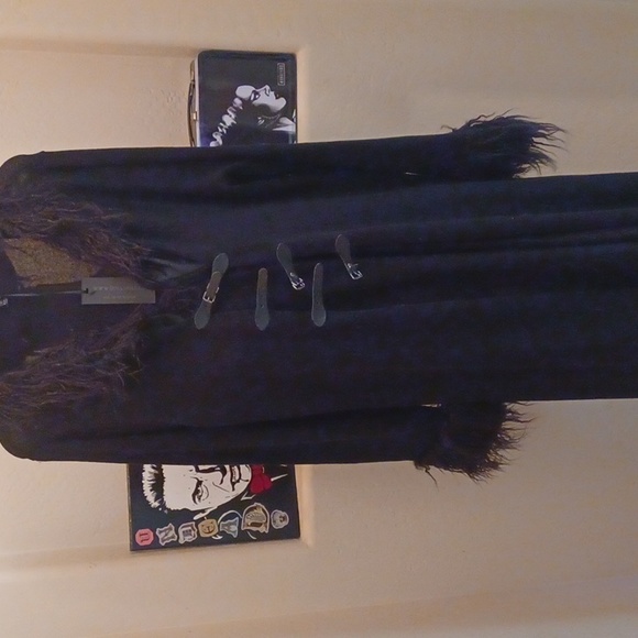 DOLLSKILL 3X WIDOW BLACK LONG SLEEVE FAUX FUR NECK/CUFFS BUCKELS FRONT SWEATER - Picture 5 of 16